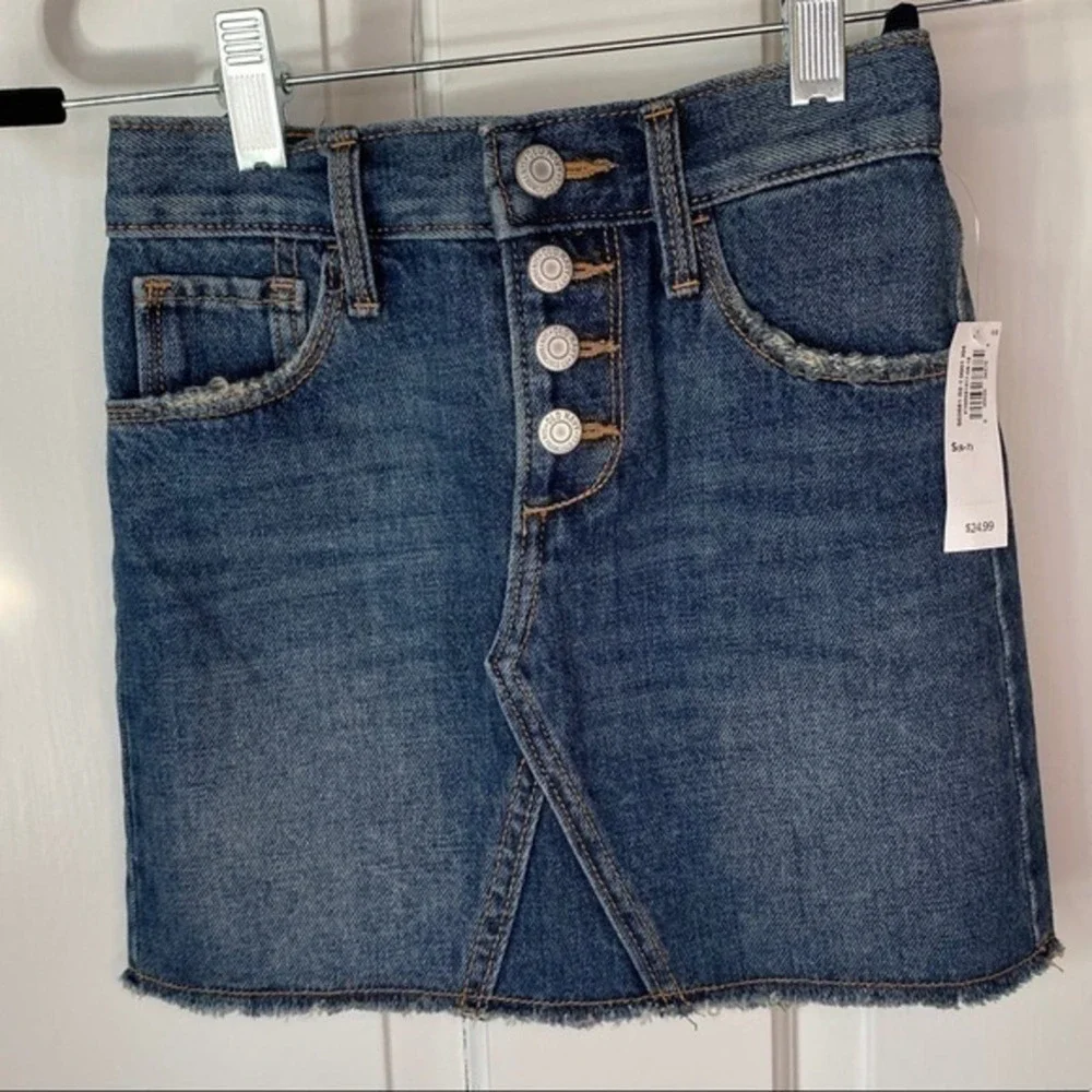 Old Navy Small Denim Button Skirt New with Tag‎